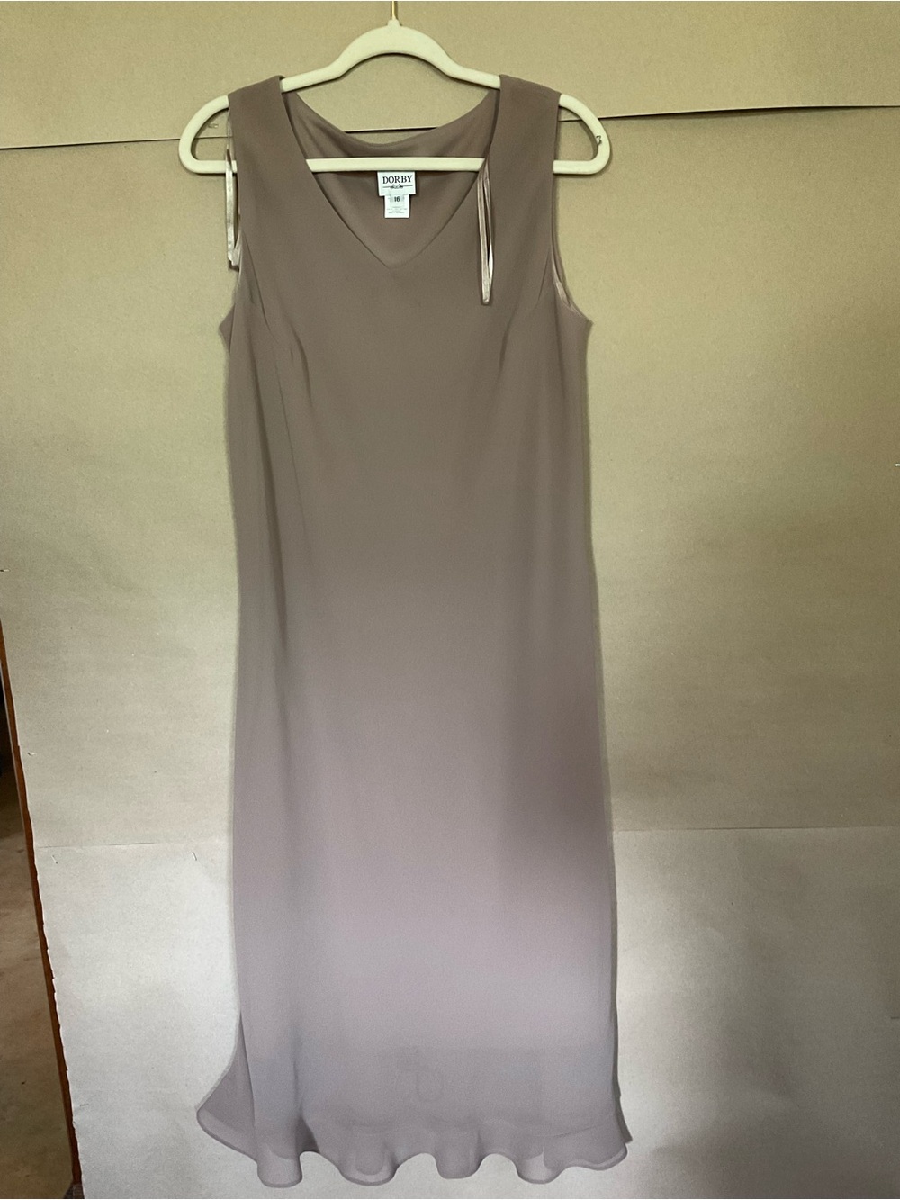 Dorby Sleeveless V-Neck Dress. Midi. Size 16